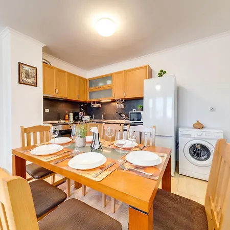 By The Fireplace Cozy 2bd Flat With A View By Flat Mаnager