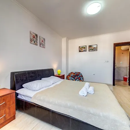 By The Fireplace Cozy 2bd Flat With A View By Flat Mаnager Apartman *