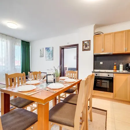 Apartman By The Fireplace Cozy 2bd Flat With A View By Flat Mаnager