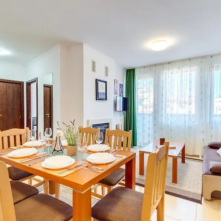 By The Fireplace Cozy 2bd Flat With A View By Flat Mаnager Apartman *