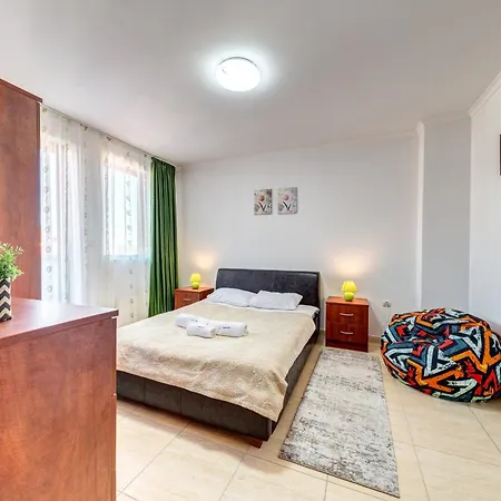 By The Fireplace Cozy 2bd Flat With A View By Flat Mаnager Apartman